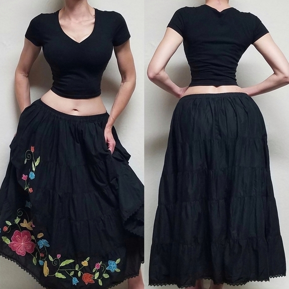 Vintage 90s-Y2K Tantrums Black Floral Embroidered Boho Gypsy Full Circle Skirt M - Picture 1 of 12